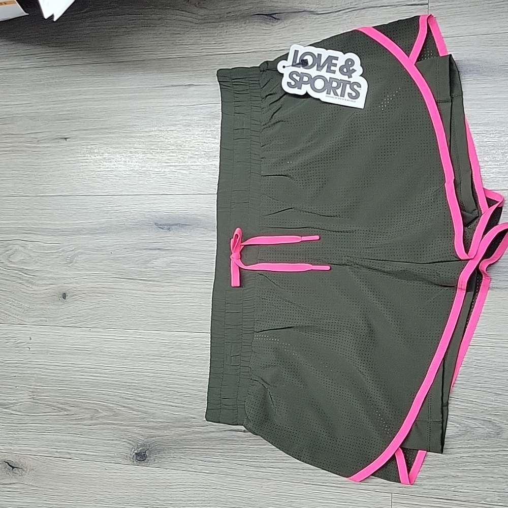 LOVE &SPORTS SHORTS.